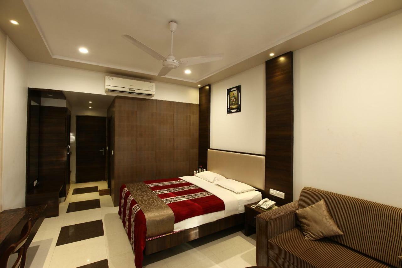 Usha Ascot Hotell Matheran Exteriör bild