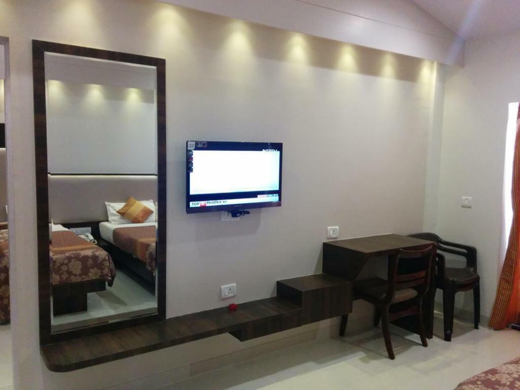 Usha Ascot Hotell Matheran Exteriör bild