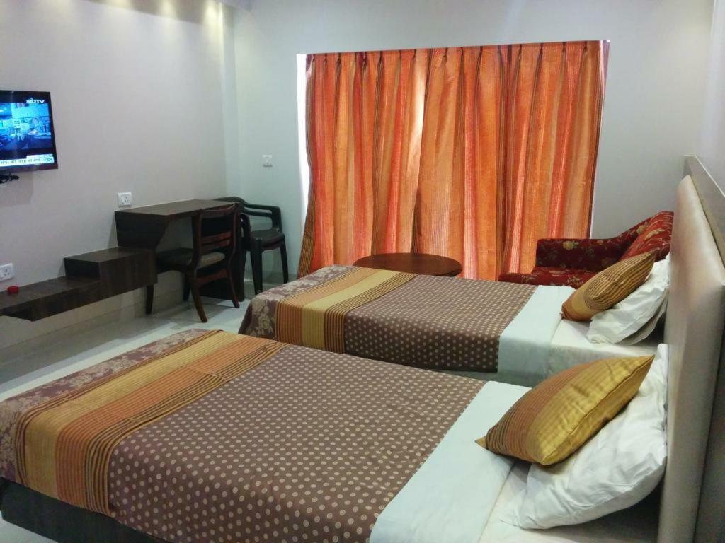 Usha Ascot Hotell Matheran Exteriör bild