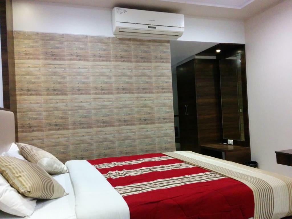Usha Ascot Hotell Matheran Exteriör bild