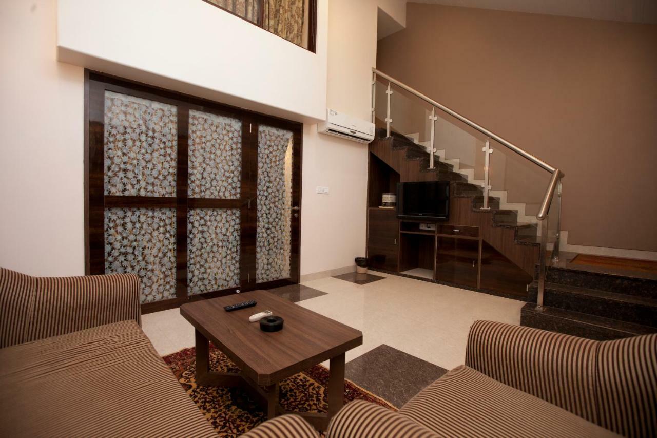 Usha Ascot Hotell Matheran Exteriör bild