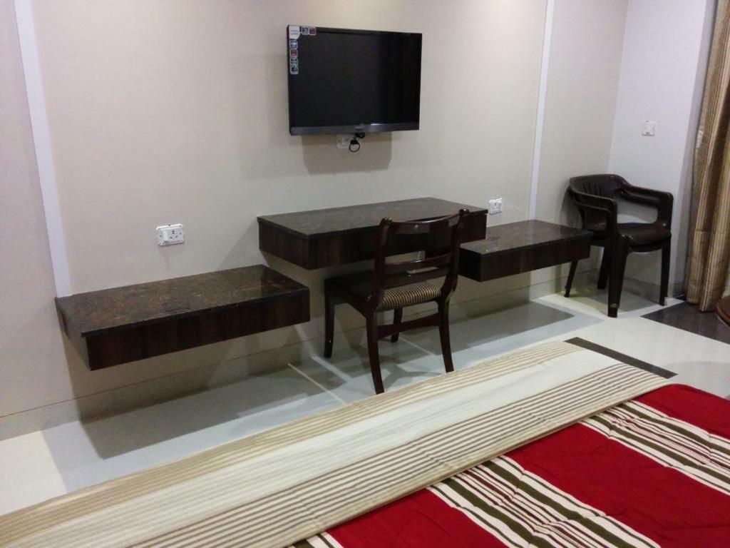 Usha Ascot Hotell Matheran Exteriör bild