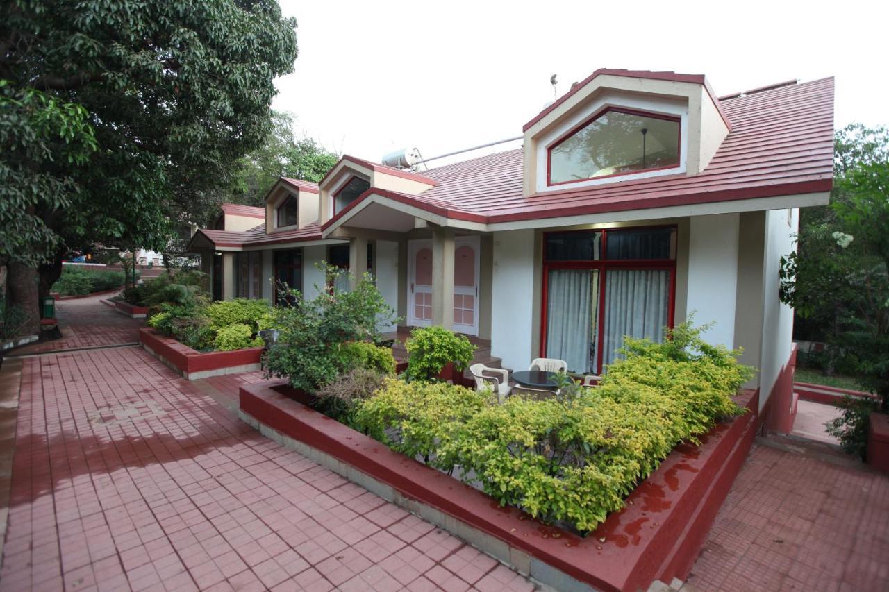 Usha Ascot Hotell Matheran Exteriör bild