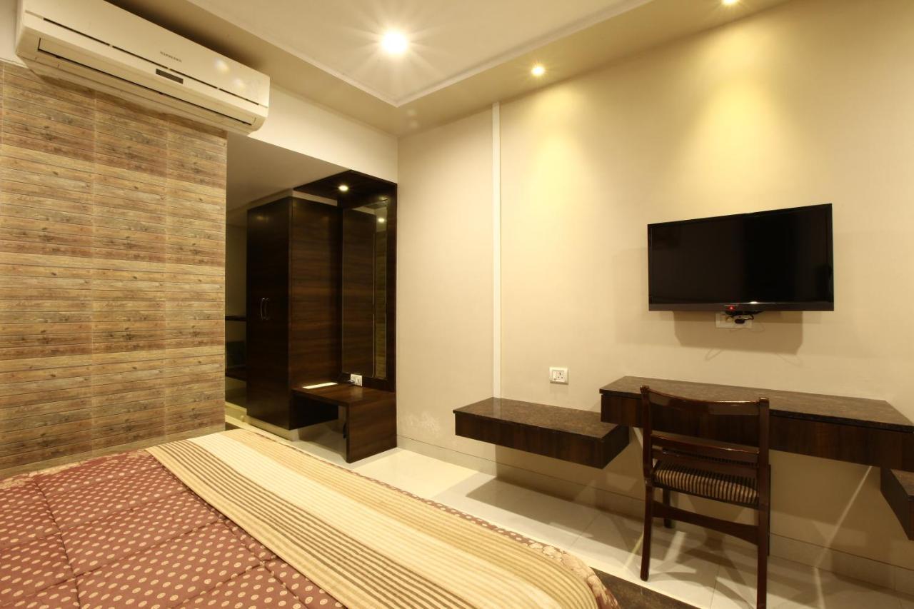 Usha Ascot Hotell Matheran Exteriör bild