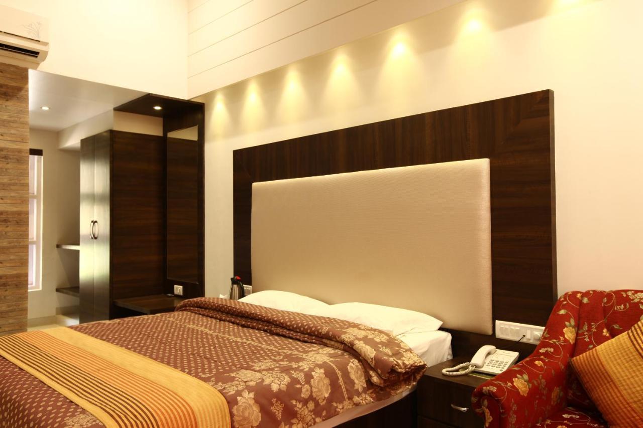 Usha Ascot Hotell Matheran Exteriör bild